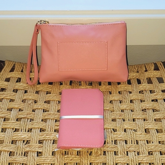 NWOT Pandora Travel Jewelry Organizer and Pouch with a Wristlet Strap - Picture 2 of 10